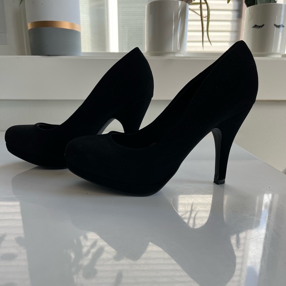 City Classified Comfort Heels - never worn tried on only - Picture 1 of 3